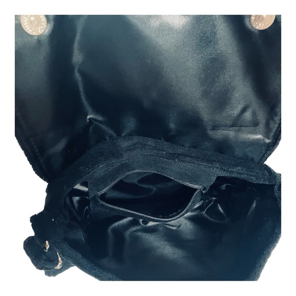 Authentic Chanel Crossbody or Shoulder bag - Picture 4 of 11